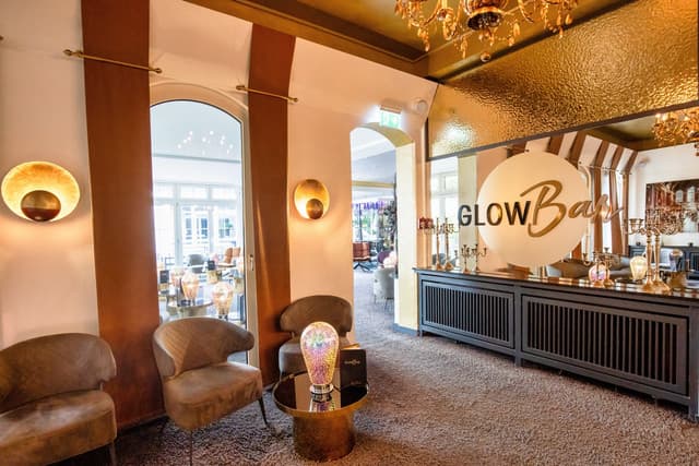 Glow Bar — Loungefeeling am Abend